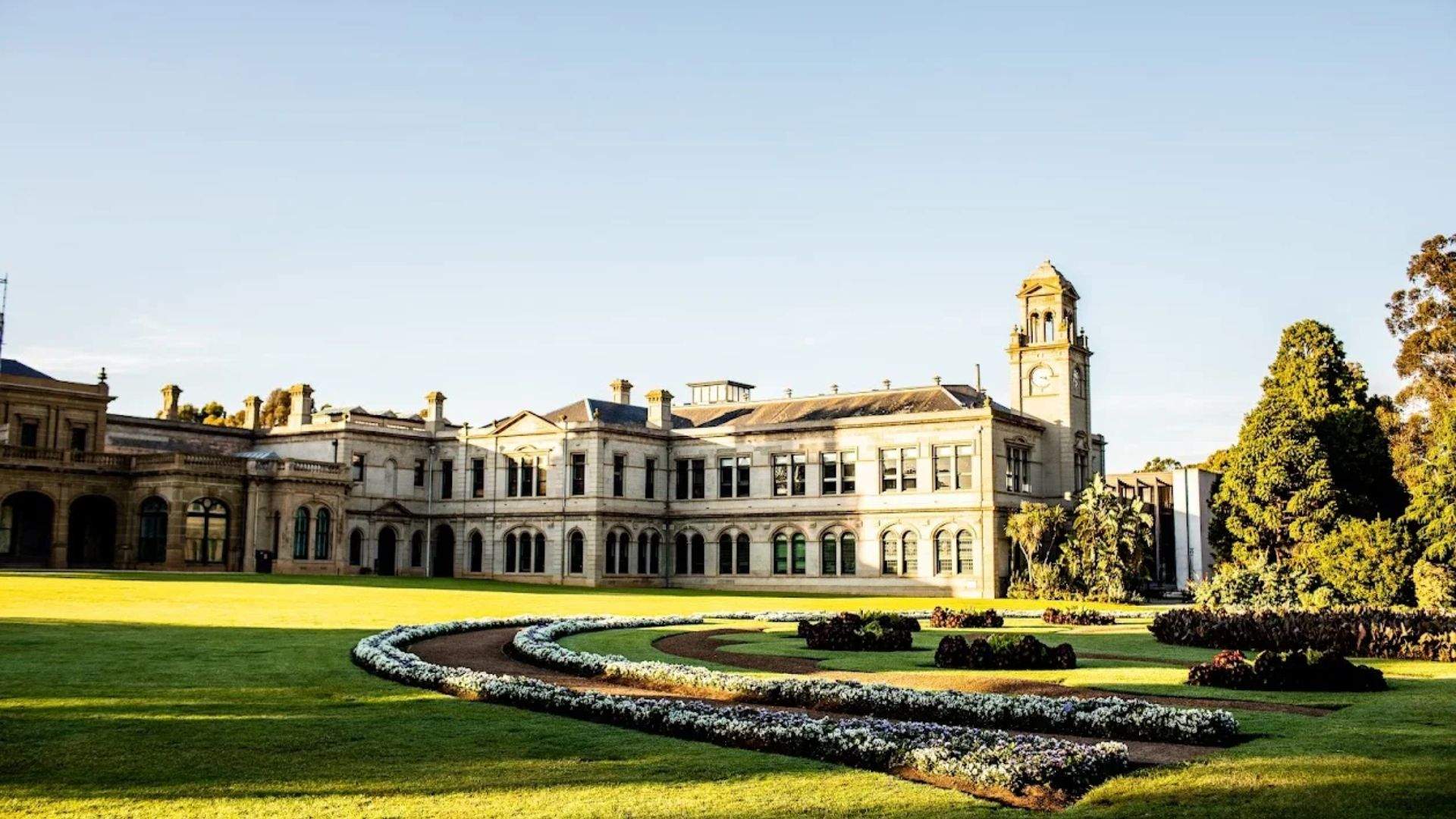 Lancemore Mansion Hotel Is Serving Up Gourmet S'mores (and Your Third Night For Free) This Month