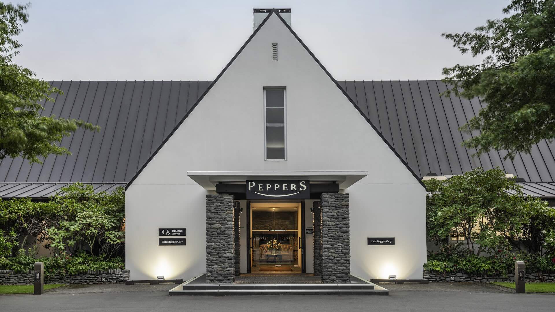 What to Do and Where to Stay During a Vibrant Spring Escape in New Zealand