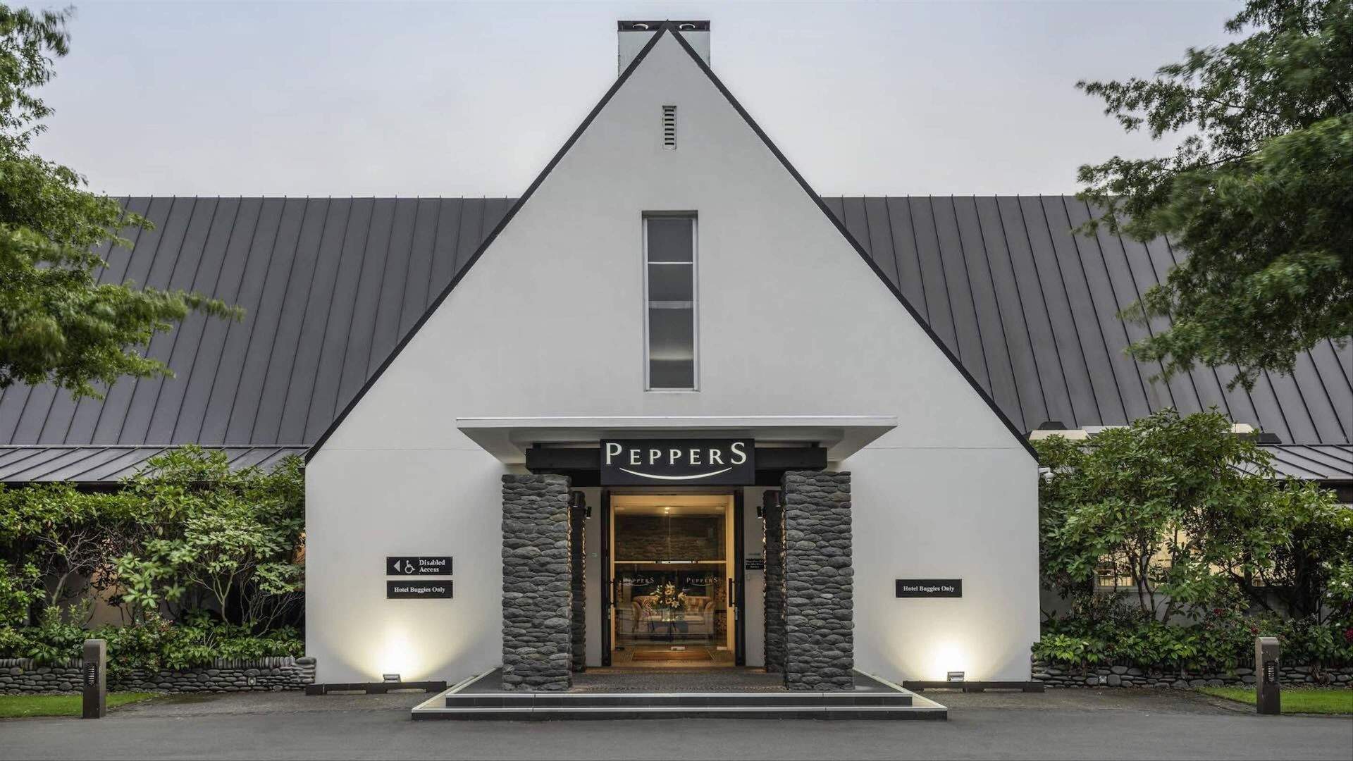 What to Do and Where to Stay During a Vibrant Spring Escape in New Zealand