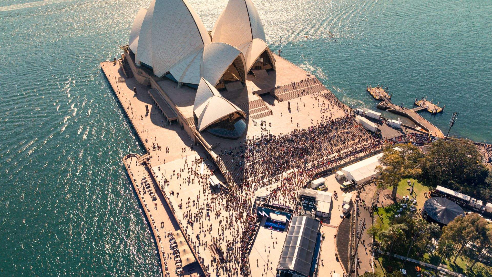 A Non-Runner's Guide to Partying Your Way Around the TCS Sydney Marathon