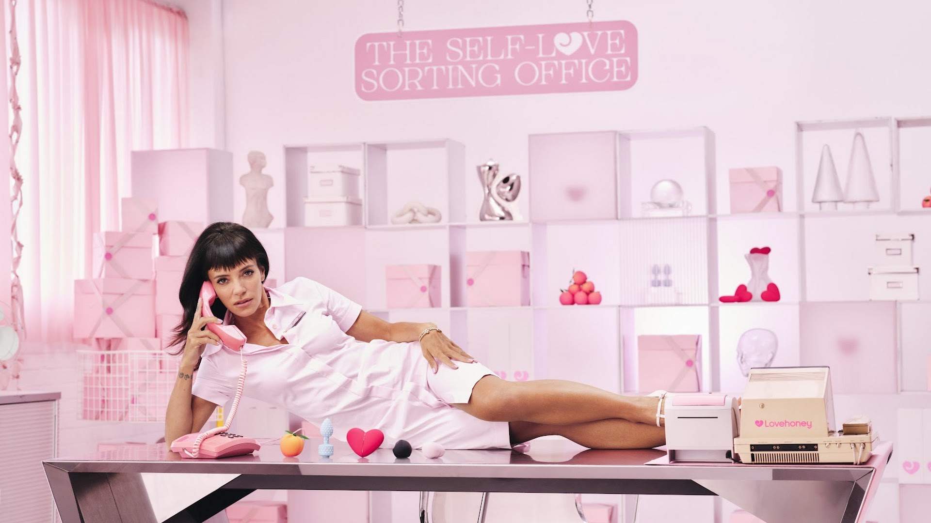 No Duane Reade Bag Required: Lily Allen Is Dropping 'West End Girl'-Themed Sex Toys (Yes, Including the Polka-Dot Butt Plug) Ahead of Her Australian Tour